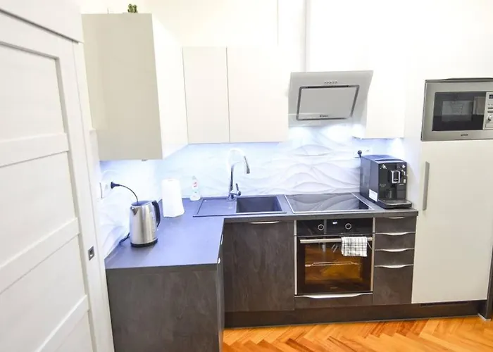 Brandly New Andel Apartamento *